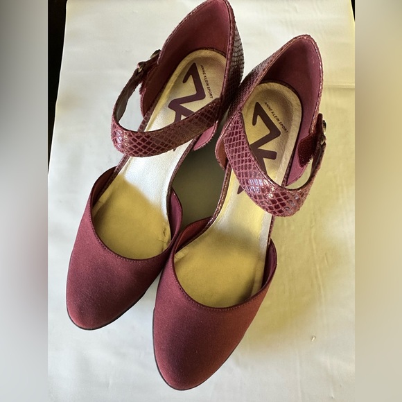 Anne Klein Red Heels with Ankle Strap and Suede Finish - Picture 11 of 12